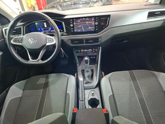 Volkswagen POLO 1.0 TSI Style / AUTOMAAT/ PARK. SENSOREN/ IQ. LIGHT/ DIGITAL DASHBOARD/ ADAPT. CRUISE/ GETINT GLAS/ NAVI/ CLIMA/ 16" LMV