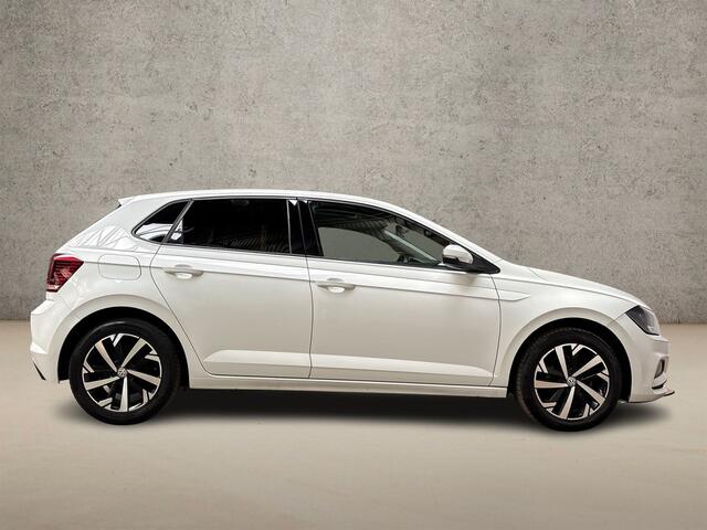 Volkswagen POLO 1.0 TSI Sportline Automaat (SCHUIFDAK, APPLE CARPLAY, KEYLESS, CLIMATE, MODE KNOP, SPORTSTOELEN, ADAPTIVE CRUISE, LM VELGEN, GETINT GLAS, NIEUWSTAAT)