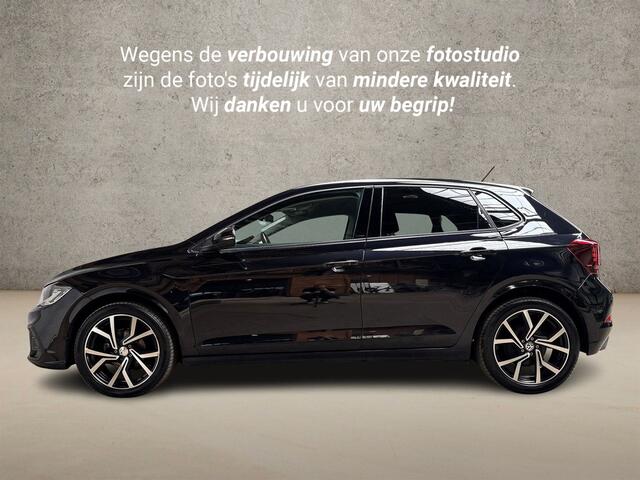 Volkswagen POLO 1.0 TSI Sportline Automaat (VIRTUAL COCKPIT, APPLE CARPLAY, KEYLESS, GROOT NAVI, CLIMATE, SPORTSTOELEN, LM VELGEN, CAMERA, GETINT GLAS, NIEUWSTAAT)