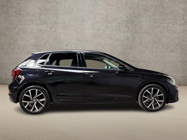 Volkswagen POLO 1.0 TSI Sportline Automaat (VIRTUAL COCKPIT, APPLE CARPLAY, KEYLESS, GROOT NAVI, CLIMATE, SPORTSTOELEN, LM VELGEN, CAMERA, GETINT GLAS, NIEUWSTAAT)