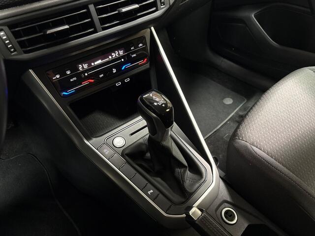 Volkswagen POLO 1.0 TSI Sportline Automaat (VIRTUAL COCKPIT, APPLE CARPLAY, KEYLESS, GROOT NAVI, CLIMATE, SPORTSTOELEN, LM VELGEN, CAMERA, GETINT GLAS, NIEUWSTAAT)
