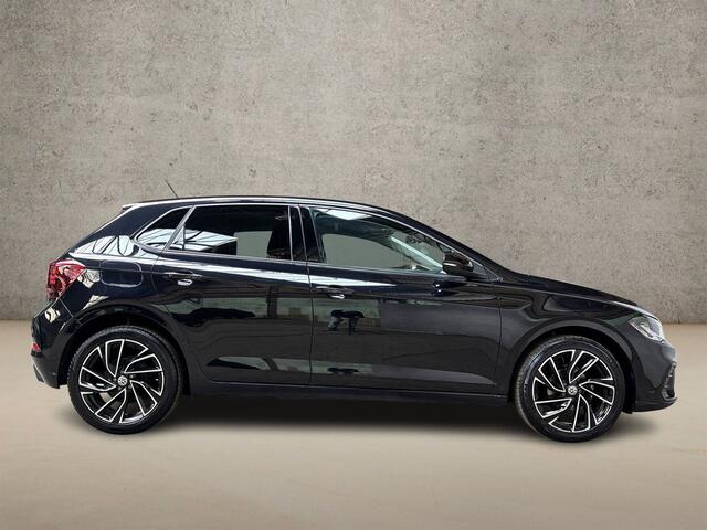 Volkswagen POLO 1.0 TSI Sportline Automaat (VIRTUAL COCKPIT, APPLE CARPLAY, KEYLESS, GROOT NAVI, CLIMATE, SPORTSTOELEN, LM VELGEN, CAMERA, GETINT GLAS, NIEUWSTAAT)