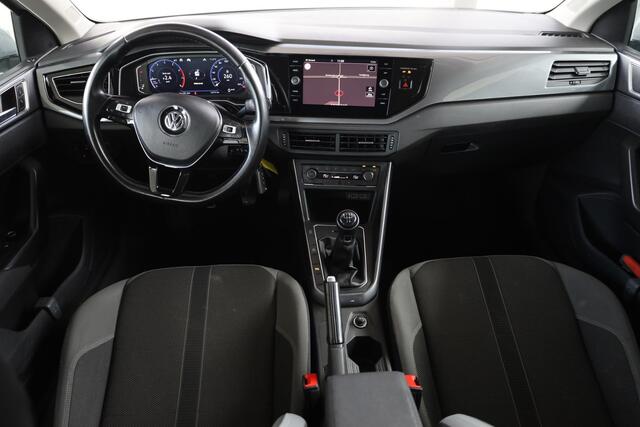 Volkswagen POLO 1.0 TSI Highline Business R Achteruitrijcamera (rear view), parkeersensoren voor en achter (pdc), active info display, DAB+, Apple Carplay & Android Auto, multifunctioneel lederen stuurwiel, executive pakket, navigatie, elektrisch verstel-, verwarm- en i