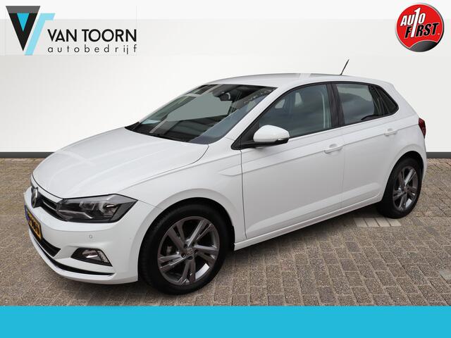 Volkswagen POLO 1.0 TSI Highline automaat. Trekhaak, navigatie.
