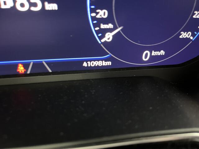 Volkswagen POLO 1.0 TSI Style / AUTOMAAT/ 110 PK/ STOELVERWARMING/ MATRIX LED/ PARKEERSENSOREN V+A/ CAMERA/ APP-CONNECT/ ACC/ DIGITAL DASH/ NAVI/ DAB/ CLIMA/ 16'' LMV