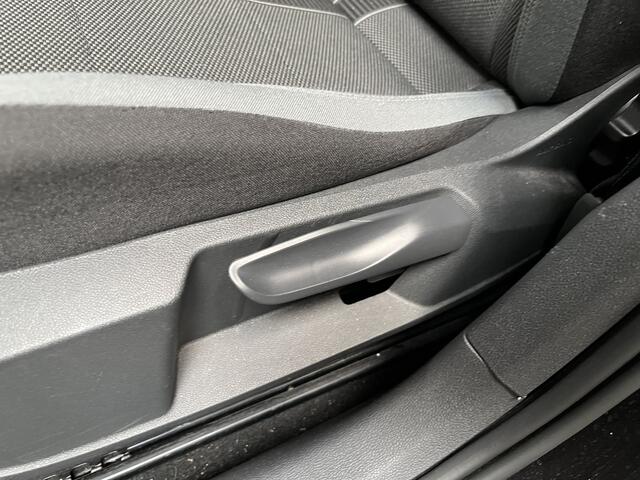 Volkswagen POLO 1.0 TSI Style / AUTOMAAT/ 110 PK/ STOELVERWARMING/ MATRIX LED/ PARKEERSENSOREN V+A/ CAMERA/ APP-CONNECT/ ACC/ DIGITAL DASH/ NAVI/ DAB/ CLIMA/ 16'' LMV