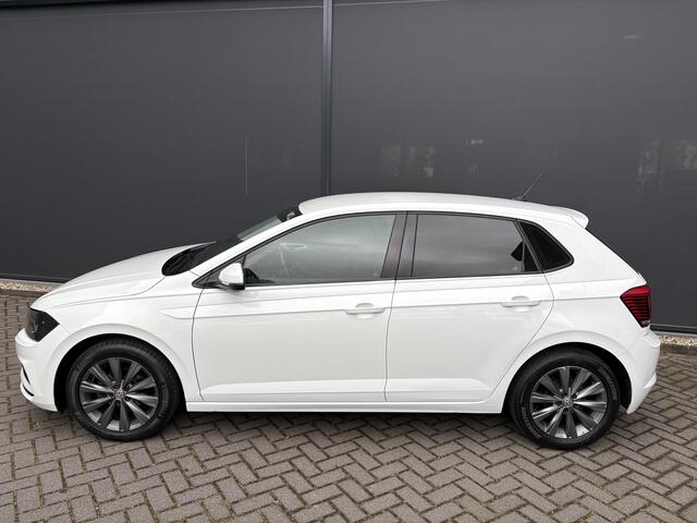 Volkswagen POLO 1.0 TSI Highline Airco - Apple carplay - Navigatie - Parkeersensoren - Parkeer assistent - Cruise control - Licht metalen velgen 16 inch - Lederen versnellingspook - Bluetooth - Led verlichting - Radio - Start/stop systeem - Stuur leder - Stuur multifunct