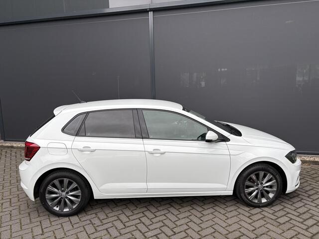 Volkswagen POLO 1.0 TSI Highline Airco - Apple carplay - Navigatie - Parkeersensoren - Parkeer assistent - Cruise control - Licht metalen velgen 16 inch - Lederen versnellingspook - Bluetooth - Led verlichting - Radio - Start/stop systeem - Stuur leder - Stuur multifunct