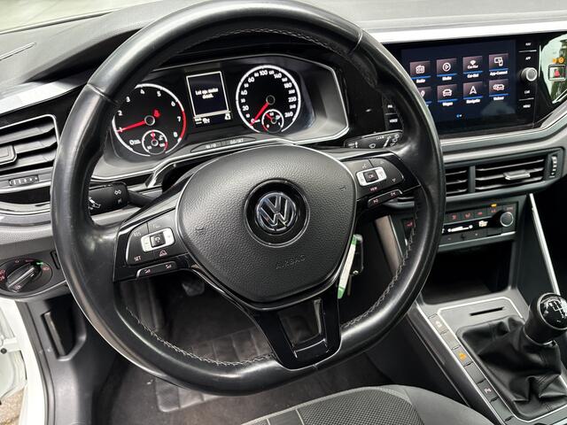 Volkswagen POLO 1.0 TSI Highline Airco - Apple carplay - Navigatie - Parkeersensoren - Parkeer assistent - Cruise control - Licht metalen velgen 16 inch - Lederen versnellingspook - Bluetooth - Led verlichting - Radio - Start/stop systeem - Stuur leder - Stuur multifunct