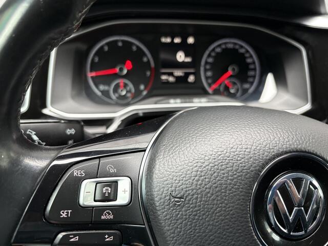 Volkswagen POLO 1.0 TSI Highline Airco - Apple carplay - Navigatie - Parkeersensoren - Parkeer assistent - Cruise control - Licht metalen velgen 16 inch - Lederen versnellingspook - Bluetooth - Led verlichting - Radio - Start/stop systeem - Stuur leder - Stuur multifunct