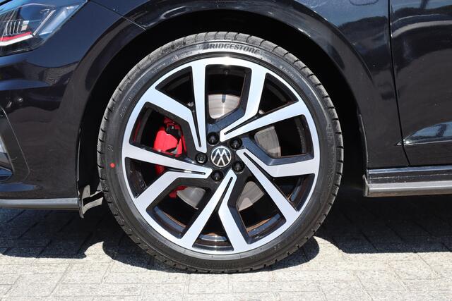Volkswagen POLO 2.0 TSI GTI Automaat! Panoramadak/Stoelverwarming/Virtual cockpit/Apple carplay/Parkeersensoren/18'' Licht metalen velgen