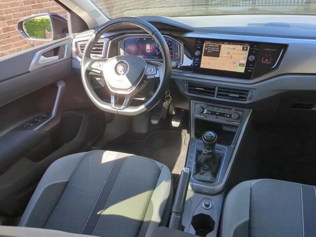 Volkswagen POLO 1.0 TSI R-Line / CRUISE/ CLIMATE/ DIGITAL DASH/ NAVI/ PARK. SENSOREN/ PRIVACY GLASS/ 16" LMV