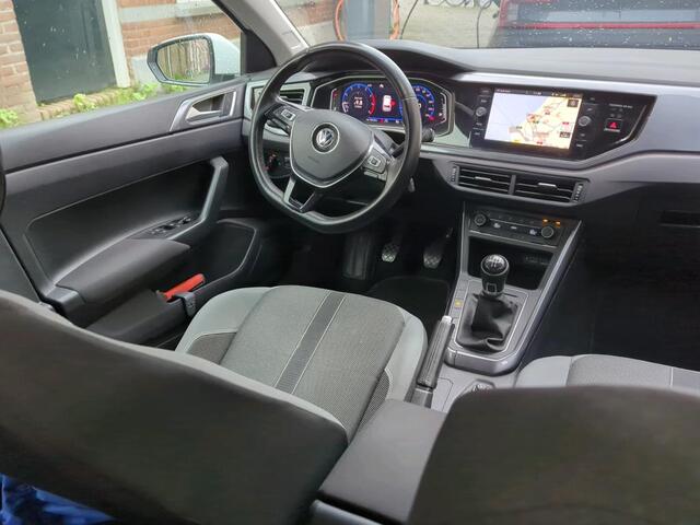 Volkswagen POLO 1.0 TSI 95pk Highline / Virtual Cockpit / Navigatie / Parkeersensoren V+A / 16'' LMV
