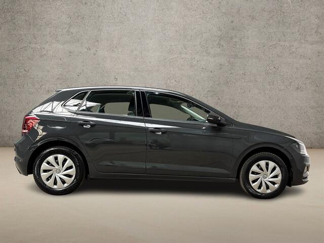 Volkswagen POLO 1.0 TSI Sportline Automaat (VIRTUAL COCKPIT, APPLE CARPLAY, GROOT NAVI, CAMERA, CLIMATE, SPORTSTOELEN, ADAPTIVE CRUISE, TREKHAAK, NIEUWSTAAT)