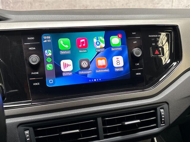Volkswagen POLO 1.0 TSI Sportline Automaat (VIRTUAL COCKPIT, APPLE CARPLAY, GROOT NAVI, CAMERA, CLIMATE, SPORTSTOELEN, ADAPTIVE CRUISE, TREKHAAK, NIEUWSTAAT)