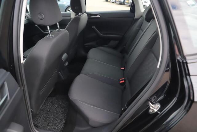 Volkswagen POLO 1.0 TSI Comfortline 95PK 15 inch Two Tone Velgen Navigatie Carplay Android Adaptive Cruise Parkeersensoren