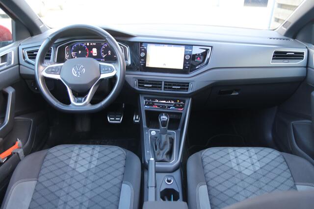 Volkswagen POLO 1.0 TSI R-Line / Navi / Panoramadak / Climate / Apple carplay /