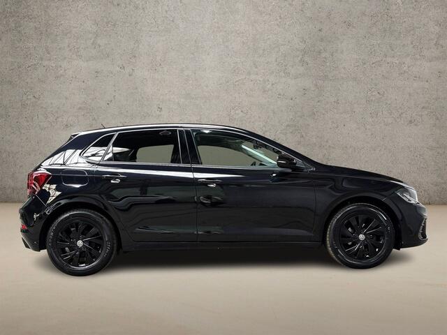 Volkswagen POLO 1.0 TSI Sportline Automaat (VIRTUAL COCKPIT, APPLE CARPLAY, GROOT NAVI, STOELVERWARMING, SPORTSTOELEN, KEYLESS, PARKEERSENSOREN, LM VELGEN, NIEUWSTAAT)