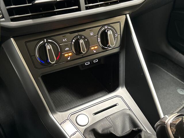 Volkswagen POLO 1.0 TSI Sportline Automaat (VIRTUAL COCKPIT, APPLE CARPLAY, GROOT NAVI, STOELVERWARMING, SPORTSTOELEN, KEYLESS, PARKEERSENSOREN, LM VELGEN, NIEUWSTAAT)