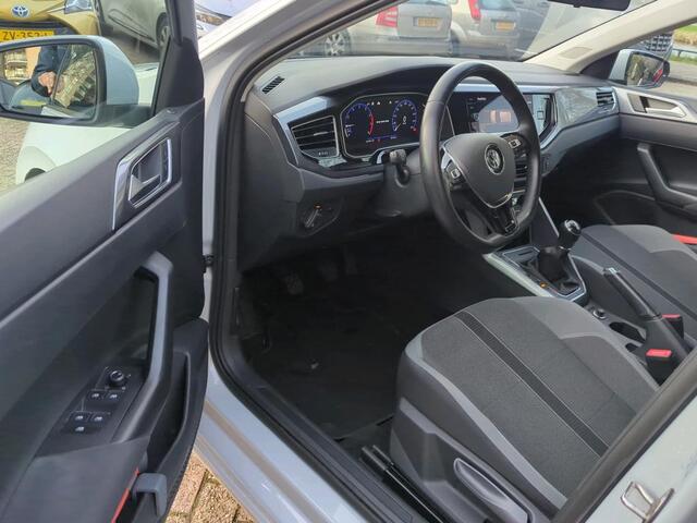 Volkswagen POLO 1.0 TSI 95pk Highline Executive / Navigatie / Carplay / Parkeer sensoren V+A / Carplay / 16'' LMV