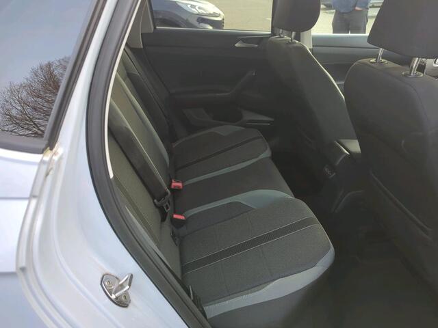 Volkswagen POLO 1.0 TSI 95pk Highline Executive / Navigatie / Carplay / Parkeer sensoren V+A / Carplay / 16'' LMV