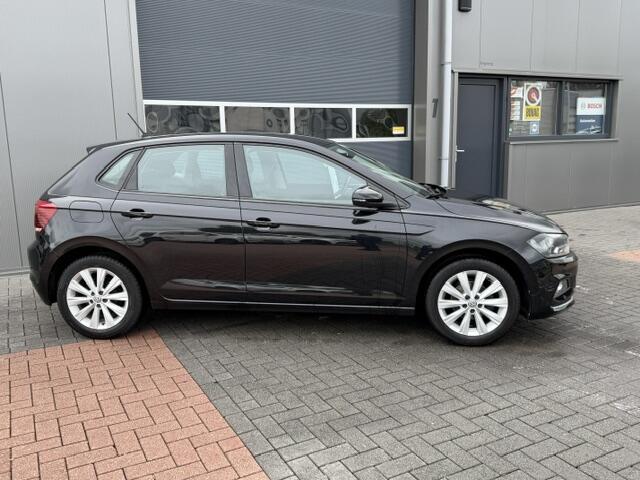 Volkswagen POLO 1.0 TSI 70kw 95pk Highline Adaptive Cruise, PDC ,Navigatie , Stuurwiel multifuntioneel, Carplay, LMV 16", Sportstoelen. complete historie bekend NL auto met NAP