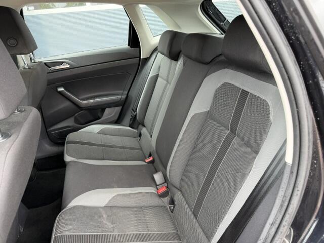 Volkswagen POLO 1.0 TSI 70kw 95pk Highline Adaptive Cruise, PDC ,Navigatie , Stuurwiel multifuntioneel, Carplay, LMV 16", Sportstoelen. complete historie bekend NL auto met NAP