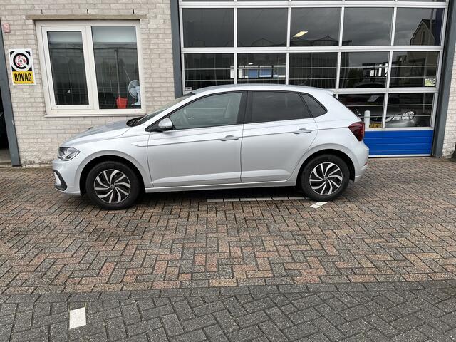 Volkswagen POLO 1.0 TSI Life Edition / 2.000 KM/ GARANTIE TM 06-2029/ TREKHAAK/ APP-CONNECT/ ADAPTIVE CRUISE/ PARKEER SENSOREN + CAMERA/ DIGITAL DASH/ DAB/ CLIMA/ 15'' LMV