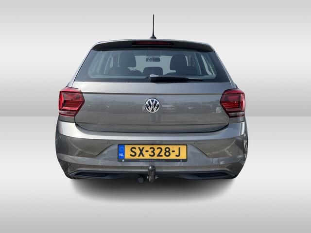 Volkswagen POLO 1.0 TSI Comfortline Executive Navigatie / Parkeersensoren / Trekhaak / Cruise control / Airco / App-connect