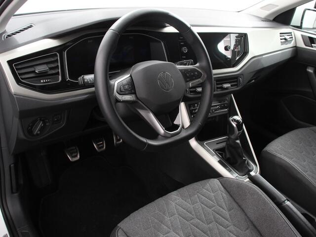 Volkswagen POLO 1.0 TSI Move Navigatie App Connect / Android Auto / Apple Carplay Climate Control Parkeer sensoren Lichtmetalen Velgen Dab Digitale Cockpit