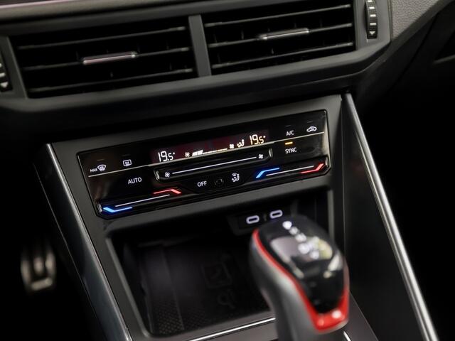 Volkswagen POLO 2.0 TSI GTI 207Pk Automaat (PANORAMADAK, APPLE CARPLAY, GROOT NAVI, IQ LIGHT, LEDER/ALCANTARA, GRILLE VERLICHT, STOELVERWARMING, GETINT GLAS, NIEUWE APK, NIEUWSTAAT)