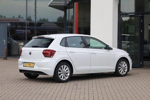Volkswagen POLO 1.0 TSI Highline 95PK / 70kW, Door ons geleverd en onderhouden, 4 seizoenenbanden, parkeersensoren voor en achter (pdc), style interieur met zwarte dakhemel, 16" LMV, navigatie, adaptieve cruise control (acc), Apple Carplay & Android Auto, half lederen be