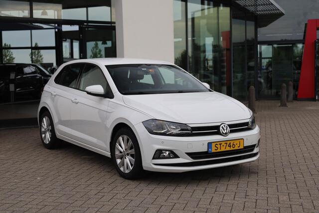 Volkswagen POLO 1.0 TSI Highline 95PK / 70kW, Door ons geleverd en onderhouden, 4 seizoenenbanden, parkeersensoren voor en achter (pdc), style interieur met zwarte dakhemel, 16" LMV, navigatie, adaptieve cruise control (acc), Apple Carplay & Android Auto, half lederen be