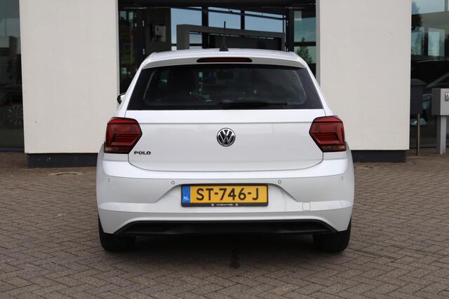 Volkswagen POLO 1.0 TSI Highline 95PK / 70kW, Door ons geleverd en onderhouden, 4 seizoenenbanden, parkeersensoren voor en achter (pdc), style interieur met zwarte dakhemel, 16" LMV, navigatie, adaptieve cruise control (acc), Apple Carplay & Android Auto, half lederen be