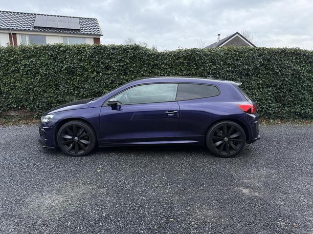 Volkswagen SCIROCCO 2.0 R | Xenon | Navi | Dynaudio | Apple Carplay | Keyless | Autom. Airco | Cruise Control | Milltek | 19" LMV | Privacy Glass | PDC | APK tot 27-06-2026!