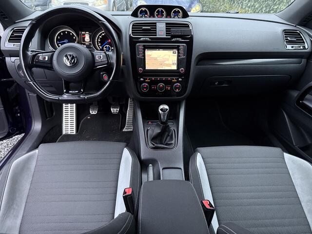 Volkswagen SCIROCCO 2.0 R | Xenon | Navi | Dynaudio | Apple Carplay | Keyless | Autom. Airco | Cruise Control | Milltek | 19" LMV | Privacy Glass | PDC | APK tot 27-06-2026!