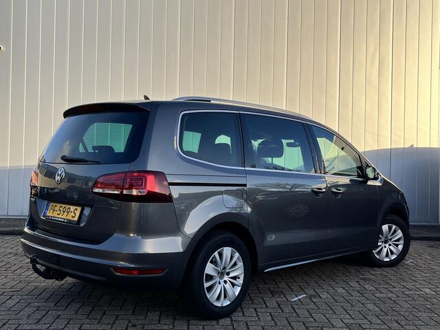 Volkswagen SHARAN 1.4 TSI Exclusive Series 7 Persoons NL Auto Trekhaak Parkeersensoren Navigatie