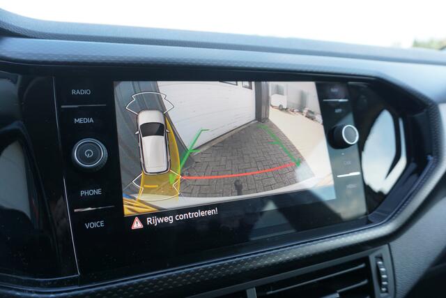 Volkswagen T-Cross 1.0 TSI Life 110 PK | CAMERA | TREKHAAK | VIRTUAL COCKPIT | ADAPT. CRUISE |