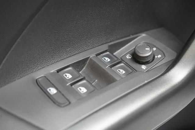 Volkswagen T-Cross 1.0 TSI 95pk Life Edition | Parkeersensoren | Climate control | Apple Carplay | Hoge instap |