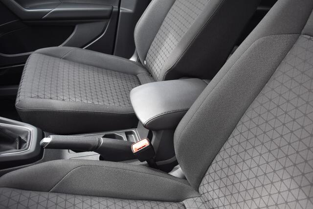 Volkswagen T-Cross 1.0 TSI Life Automaat Stoelverwarming Parkeersensoren.