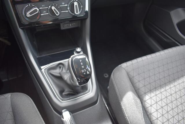 Volkswagen T-Cross 1.0 TSI Life Automaat Stoelverwarming Parkeersensoren.