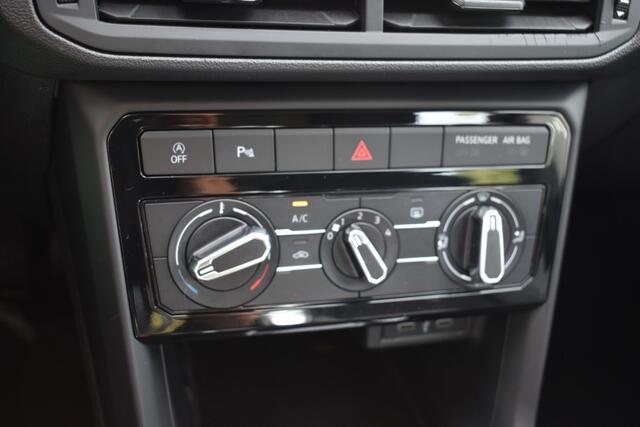 Volkswagen T-Cross 1.0 TSI Life Automaat Stoelverwarming Parkeersensoren.