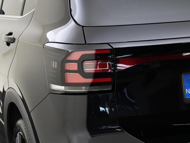 Volkswagen T-Cross 1.0 TSI R-Line | Achteruitrijcamera | Digital cockpit Pro | Navigatie | Adaptieve cruise control | Elektrisch inklapbare buitenspiegels | CarPlay | LED verlichting |