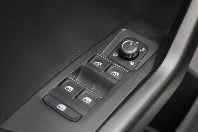 Volkswagen T-Cross 1.0 TSI/110PK R-Line DSG · Camera + Parkeersensoren · Apple/Android Car Play · Navigatie