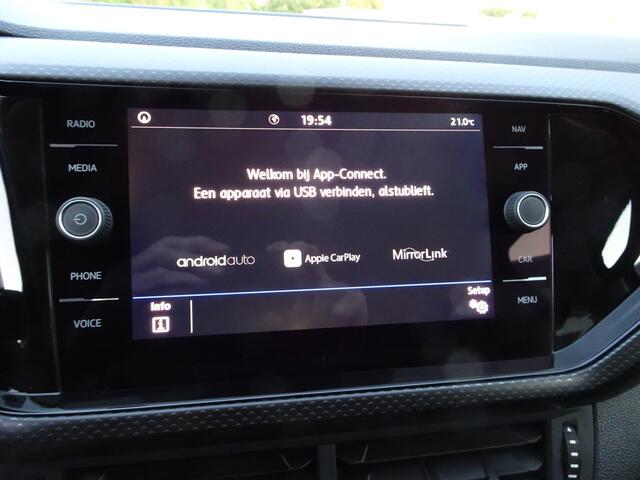 Volkswagen T-Cross 1.0 TSI Life Airco, navigatie, app-connect, parkeersensoren, trekhaak, licht metalen velgen, parkeersensoren, cruise controle, automaat, enz.