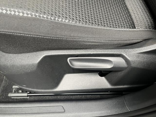 Volkswagen T-Cross 1.0 TSI Life / AUTOMAAT/ ADAPT. CRUISE/ DAB/ BLUETOOTH/ APP-CONNECT/ PARK. SENSOREN + CAMERA/ CLIMA/ STOEL VERWARM./ 16" LMV