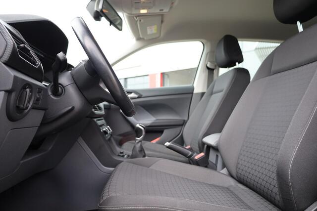 Volkswagen T-Cross 1.0 TSI Life parkeersensoren voor en achter, side assist dodehoek sensor, navigatie, 16" LMV, lederen multifunctioneel stuurwiel, 6 speakers, lane assist, light assist, speed limiter, cruise control, bluetooth carkit
