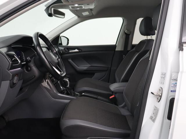 Volkswagen T-Cross 1.0 TSI R Line | Stoelverwarming | Camera | Trekhaak | Virtual Cockpit | Carplay | Adaptive cruise | Climate control | Full LED