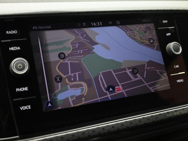 Volkswagen T-Cross 1.0 TSI 110pk DSG Style Business R · R-line · Navigatie · Apple/Android Carplay · Camera + Parkeersensoren