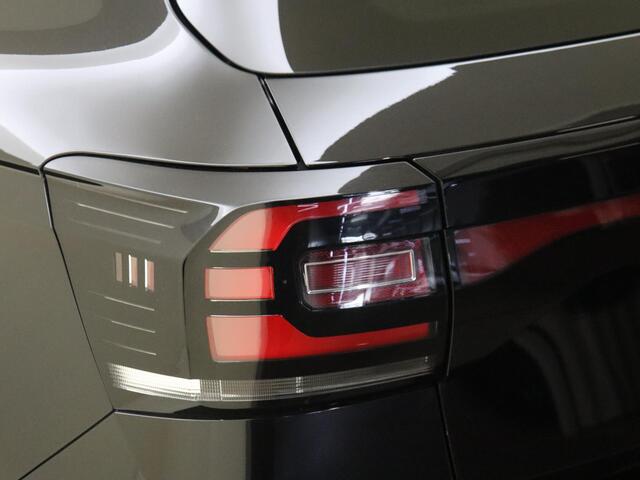 Volkswagen T-Cross 1.0 TSI R-Line | Trekhaak | Navigatie | Adaptieve cruise control | Parkeersensoren | CarPlay | Draadloze telefoonlader | LED verlichting |